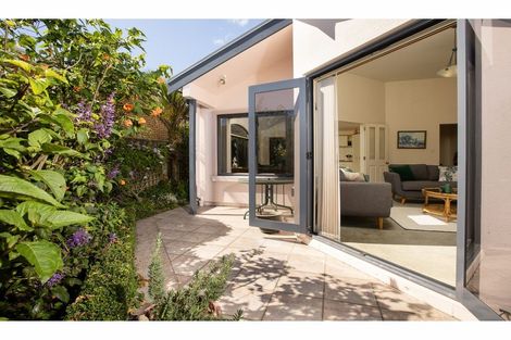 Photo of property in 480b Devonport Road, Tauranga South, Tauranga, 3112