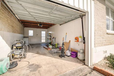 Photo of property in 2/16 Northumberland Avenue, Belmont, Auckland, 0622