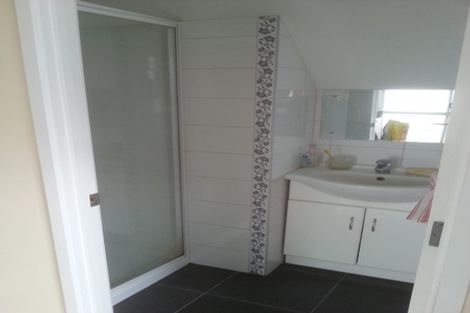 Photo of property in 11 Cobblestone Lane, Hillcrest, Auckland, 0627