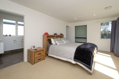 Photo of property in 47 Stapletons Road, Richmond, Christchurch, 8013