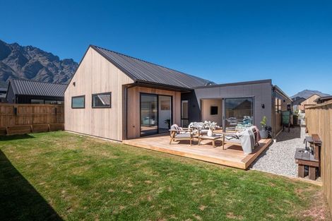 Photo of property in 18 Plough Street, Jacks Point, 9371