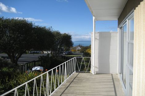 Photo of property in 2/33 Castor Bay Road, Castor Bay, Auckland, 0620