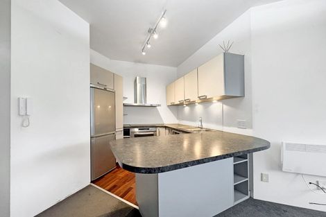 Photo of property in Endeavour Apartments, 19/125 Thorndon Quay, Pipitea, Wellington, 6011