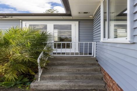 Photo of property in 32 Links Road, New Lynn, Auckland, 0600