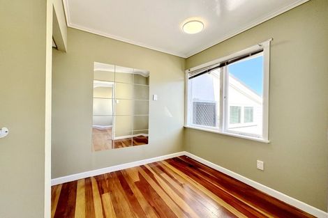 Photo of property in 101 Sunnyside Road, Sunnyvale, Auckland, 0612