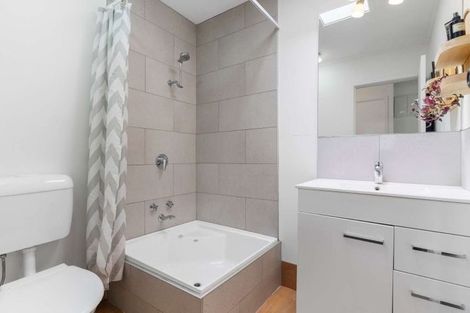 Photo of property in 2/13a Eskdale Road, Birkdale, Auckland, 0626