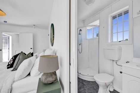 Photo of property in 82 Huatoki Street, Vogeltown, New Plymouth, 4310