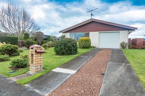 Photo of property in 5 Rewarewa Crescent, Waikanae, 5036