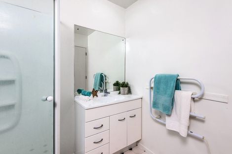 Photo of property in 59 Dress Circle, Newlands, Wellington, 6037