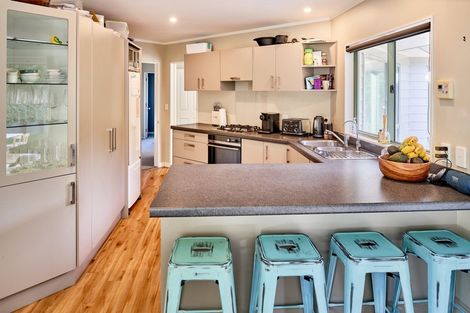 Photo of property in 28 Saunders Close, Whitby, Porirua, 5024