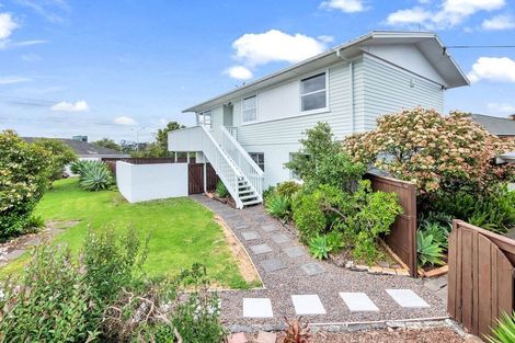 Photo of property in 141 Flanshaw Road, Te Atatu South, Auckland, 0610