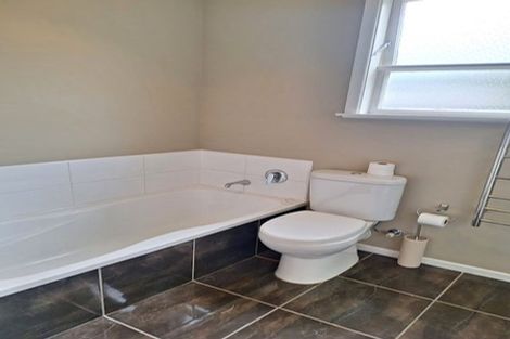 Photo of property in 6 Whirinaki Crescent, Heretaunga, Upper Hutt, 5018