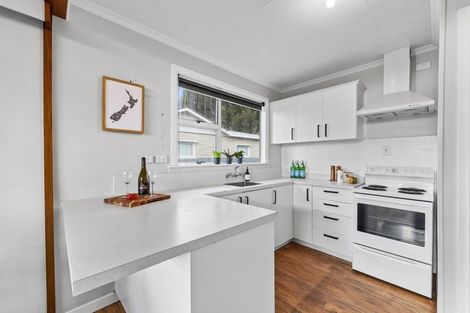 Photo of property in 37c Breakwater Road, Moturoa, New Plymouth, 4310