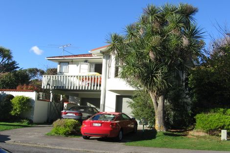 Photo of property in 96 Churton Drive, Churton Park, Wellington, 6037