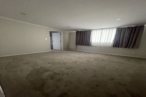 Photo of property in 3/485 Don Buck Road, Massey, Auckland, 0614