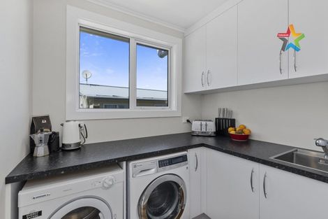 Photo of property in 18 Kaitangata Crescent, Kelson, Lower Hutt, 5010