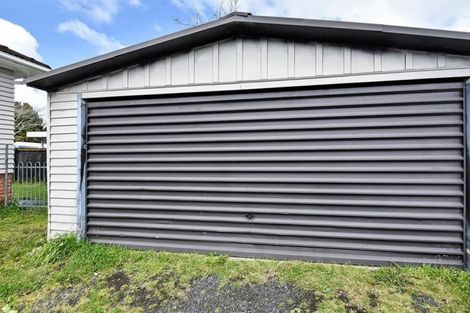 Photo of property in 128 Edmonton Road, Te Atatu South, Auckland, 0610