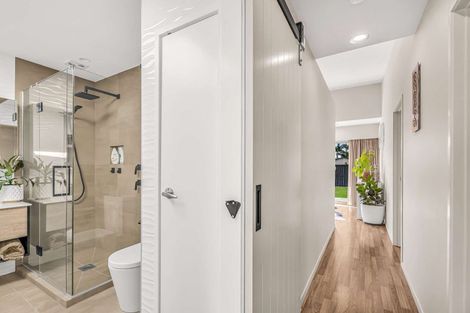 Photo of property in 10 Rena Place, Whitianga, 3510