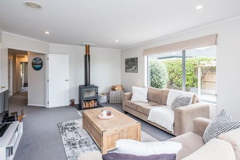 Photo of property in 105 Realm Drive, Paraparaumu, 5032