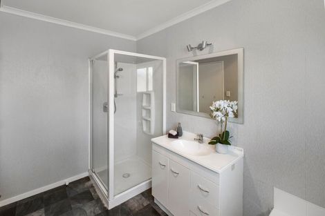 Photo of property in 18 Boston Parade, Kelvin Grove, Palmerston North, 4414