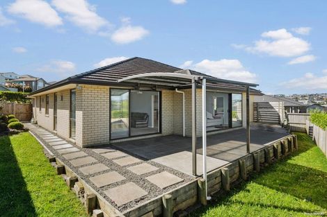 Photo of property in 16 Arbors Track, Silverdale, 0932