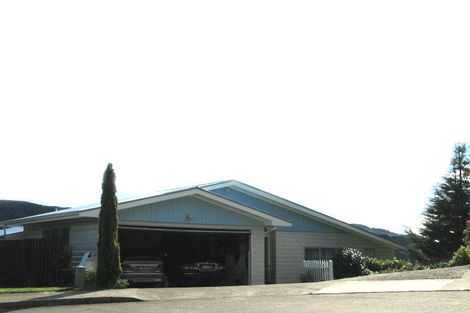 Photo of property in 11 Arundel Grove, Silverstream, Upper Hutt, 5019