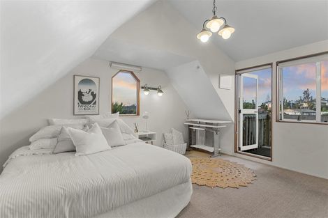 Photo of property in 1/51 Aeroview Drive, Beach Haven, Auckland, 0626