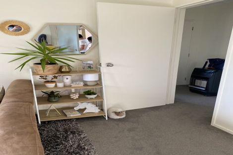 Photo of property in 33 Hewlett Road, Massey, Auckland, 0614