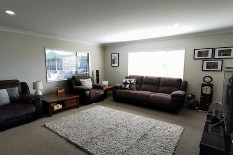 Photo of property in 21 Bellshill Close, Wattle Downs, Auckland, 2103