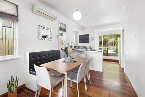 Photo of property in 117 Breaker Bay Road, Breaker Bay, Wellington, 6022