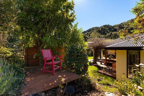 Photo of property in 18 Saddleback Road, Todds Valley, Nelson, 7071