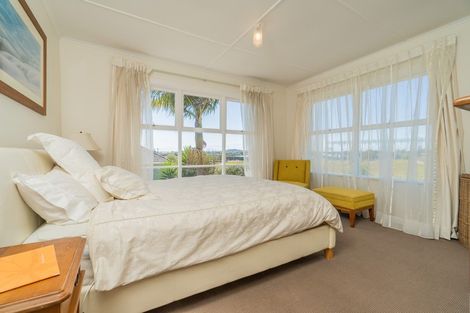 Photo of property in 1/237 Hepburn Road, Glendene, Auckland, 0602