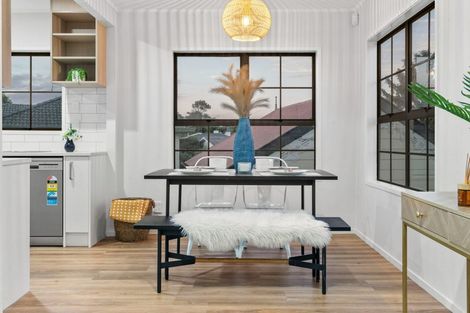 Photo of property in 28 Mcquarrie Avenue, Wattle Downs, Auckland, 2103