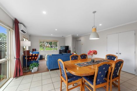 Photo of property in 17 Espalier Drive, Henderson, Auckland, 0612