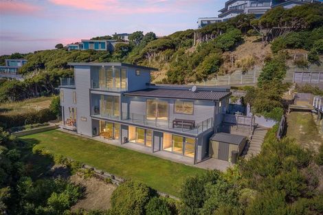Photo of property in 21 Seascape View, Paremata, Porirua, 5024