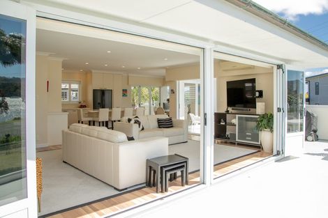 Photo of property in 25 Robinson Road, Whitianga, 3510