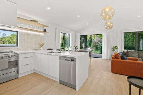 Photo of property in 6e Burns Street, Westown, New Plymouth, 4310