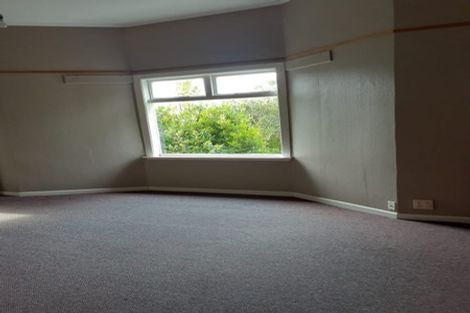 Photo of property in 30 Apuka Street, Brooklyn, Wellington, 6021