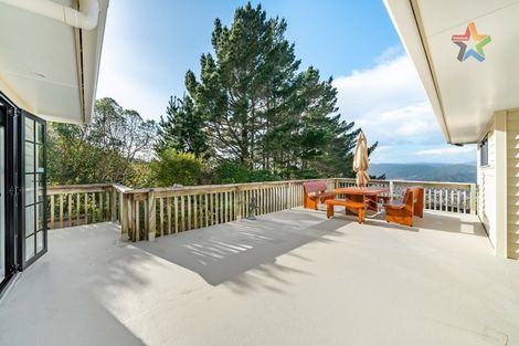 Photo of property in 44 Arahiwi Grove, Tirohanga, Lower Hutt, 5010