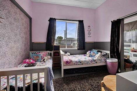 Photo of property in 11 Preston Street, Eltham, 4322