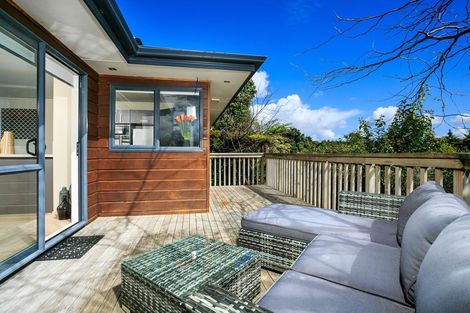 Photo of property in 229a Wairau Road, Totara Vale, Auckland, 0627