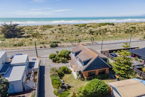 Photo of property in 330 Marine Parade, New Brighton, Christchurch, 8061