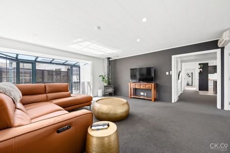 Photo of property in 10 Dowling Grove, Silverstream, Upper Hutt, 5019