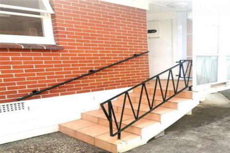 Photo of property in 14 La Trobe Street, Pakuranga Heights, Auckland, 2010