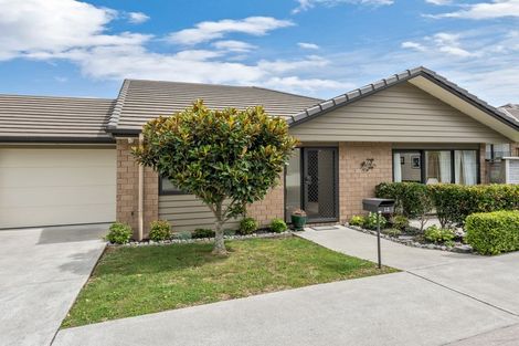 Photo of property in 12 Royalle Mews, Botany Downs, Auckland, 2010
