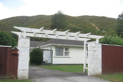 Photo of property in 15 Sunny Grove, Wainuiomata, Lower Hutt, 5014