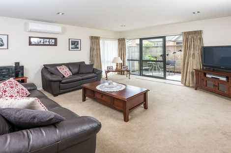 Photo of property in 12 Royalle Mews, Botany Downs, Auckland, 2010