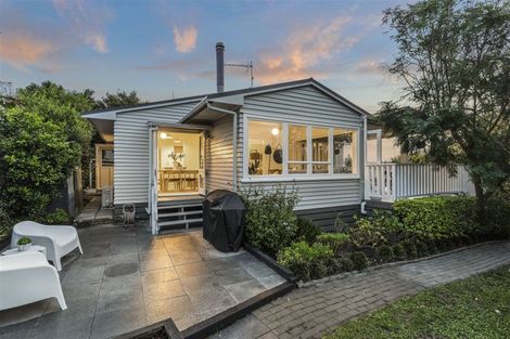 Photo of property in 26a Exmouth Road, Northcote, Auckland, 0627