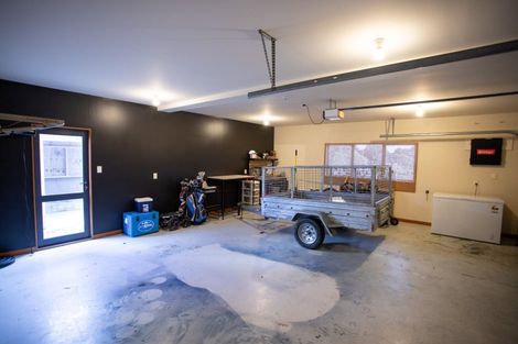 Photo of property in 33 Ruapehu Drive, Fitzherbert, Palmerston North, 4410