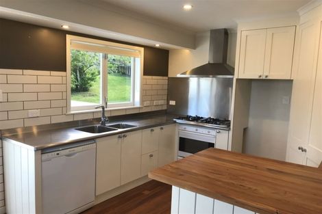 Photo of property in 27 Ellice Road, Totara Vale, Auckland, 0629